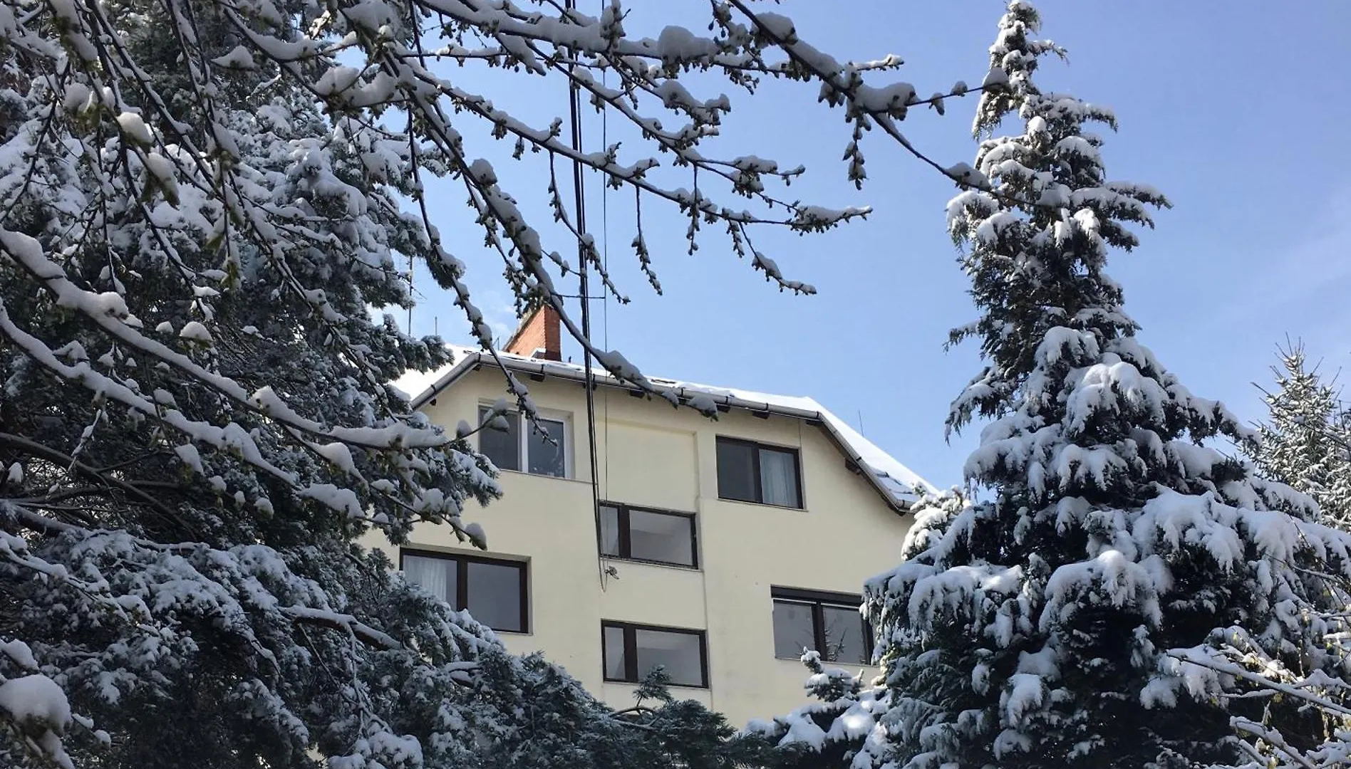 Romantic Two Bedroom Apartments Close To Normafa With Private Parking Будапешт